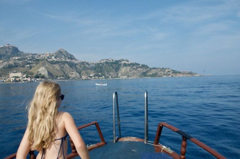 Taormina: White Lotus Tour - A Closer Look at the White Lotus Tour in Taormina