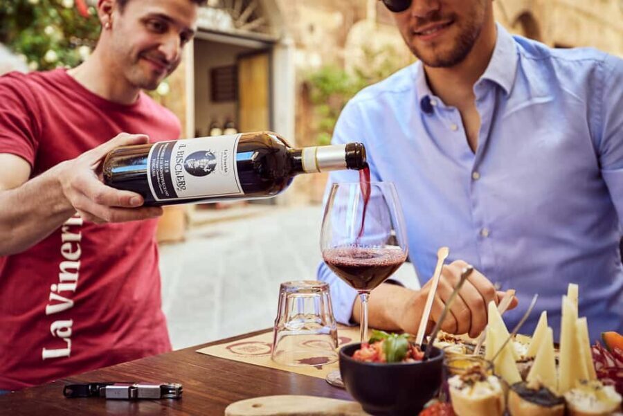 Tasting of 3 wines selected from among the best small Tuscan producers. - Practical Details