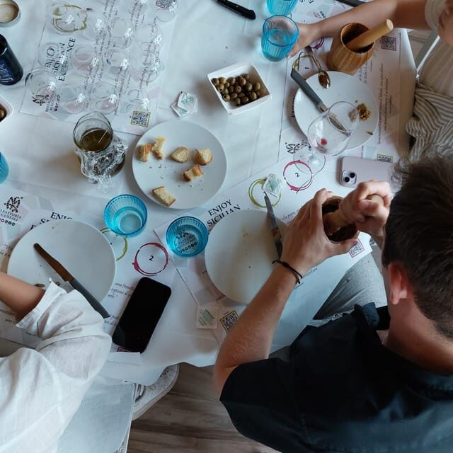 Tasting of sicilian olive oils and specialties - Practical Details and Considerations