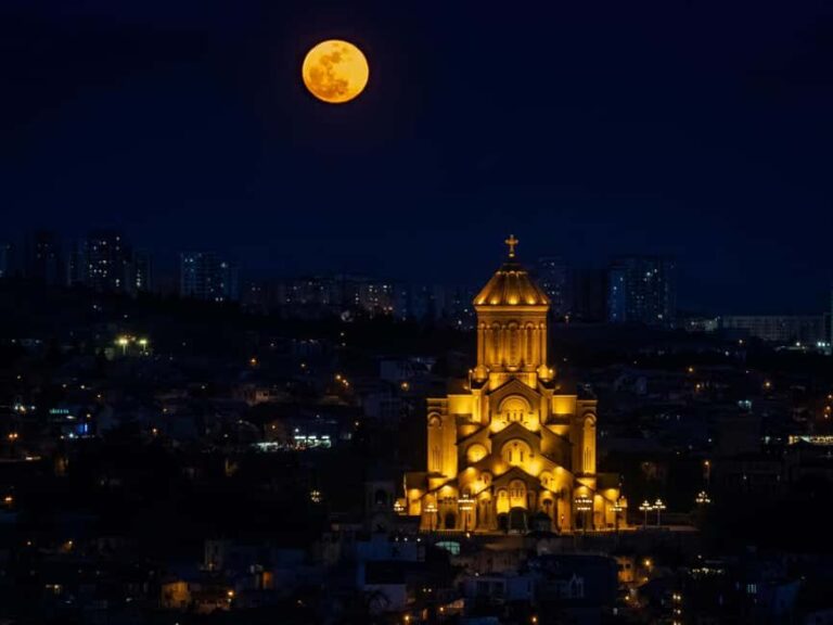 Tbilisi: Holy Trinity Cathedral Express Guided Tour - An In-Depth Look at the Holy Trinity Cathedral Express Guided Tour