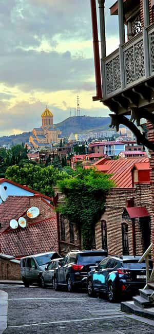 Tbilisi: Private Old Town & Sololaki Walking Tour with Lunch - A Closer Look at What to Expect