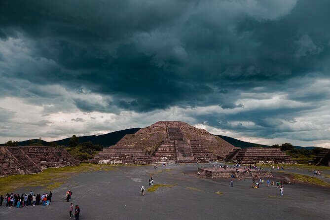 Teotihuacán Pyramids Tour, Guadalupe Sanctuary and 3 cultures - FAQs
