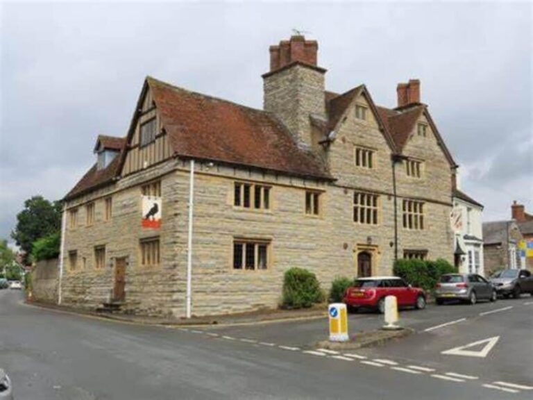 The Alternative Shakespeare Tour + 3 Course Carvery - Who Will Love This Tour?