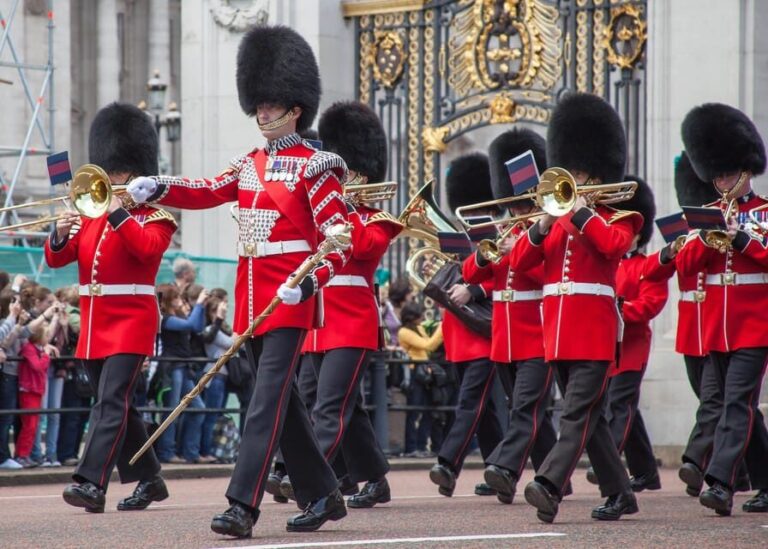 The Changing of the Guard Experience with Thames Boat ride - Authenticity and Value