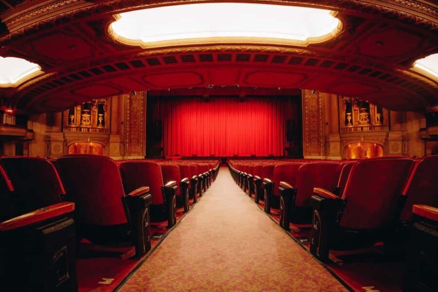 The Chicago Theatre Tour Experience - Who Should Consider This Tour?