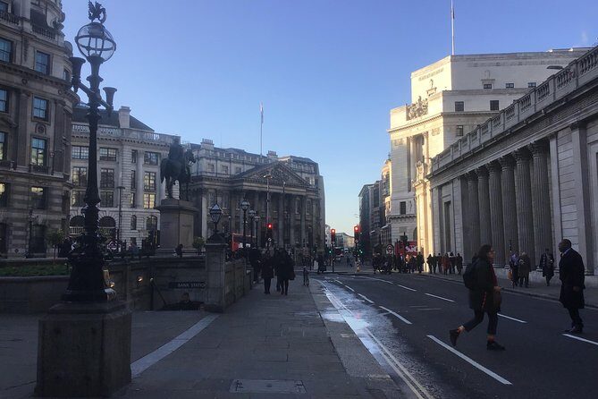 The Ghosts of the secret alleyways of old London town - An Insider’s Guide to the Haunted Tour of Old London