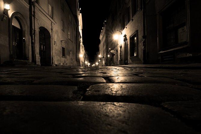 The Original Jack the Ripper Coach Tour of Haunted London - Transportation and Group Dynamics