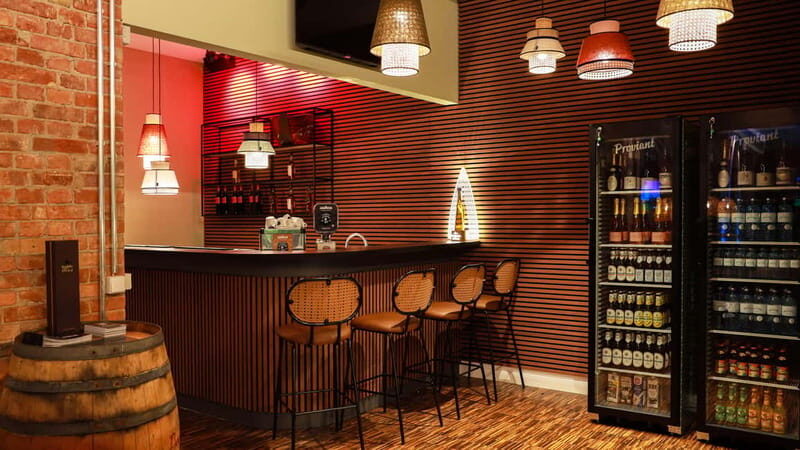 The Ultimate Berlin Golf Bar for Groups, Games & Good Times - Why We Think EvoGolf Is Worth It