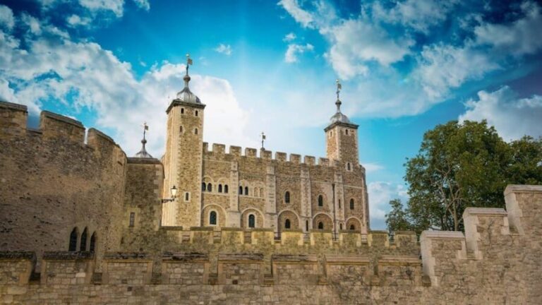The Ultimate City of London Food Tour with 10+ Tastings - Exploring London’s Landmarks and Flavors