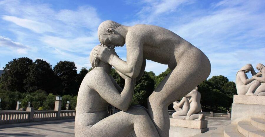 The Vigeland Park in Oslo: Insta-Perfect Walk with a Local - Exploring Vigeland Park with a Local Guide: A Deep Dive