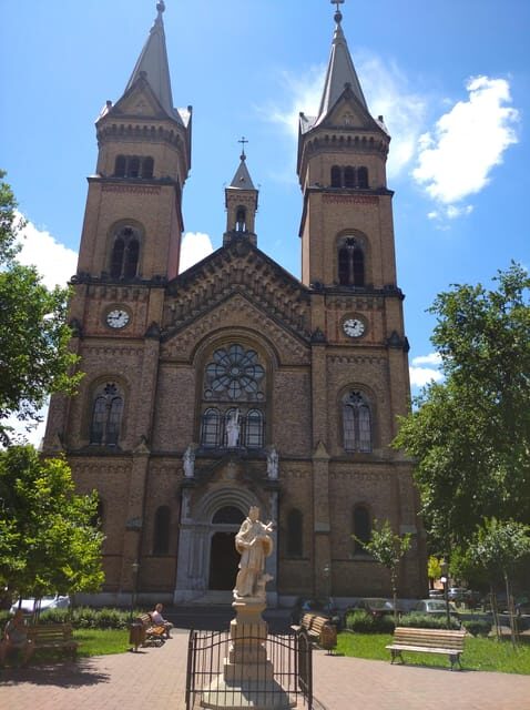 Timisoara: Dream Tour in Fabric Neighborhood - Starting Point: Near the National Bank of Timisoara