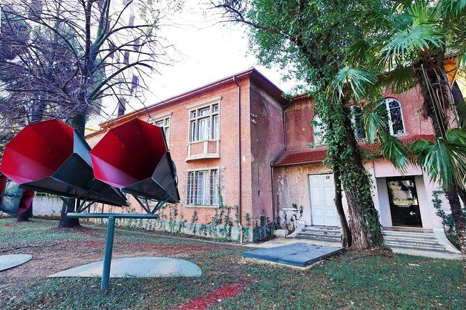 Tirana food & communism sites - 1 day - Authentic Stories and Insights