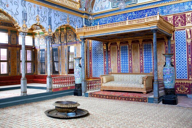 Topkapi Palace and Harem Guided tour with Skip-the-Line Tickets - How the Tour Operates