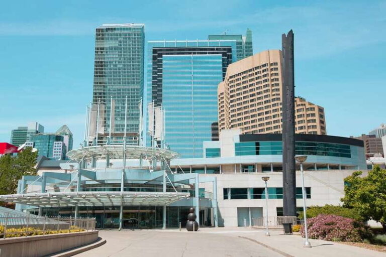 Toronto: 2-Hour Downtown Walking Tour - The Experience of Walking with a Local Guide