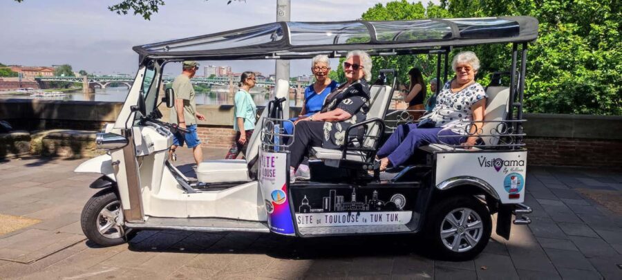 Toulouse: Electric Tuk-Tuk Tour with Photo Stops and Audio - Who Should Consider This Tour?