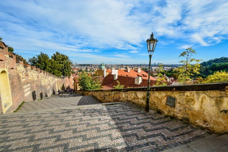 Tour around Prague Castle and Lesser Town in Spanish - A Deep Dive into the Prague Castle and Lesser Town Tour