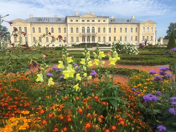 Tour from Riga to Vilnius: Bauska Castle, Rundale Palace and The Hill of Crosses - Itinerary Breakdown: What Youll See and Experience