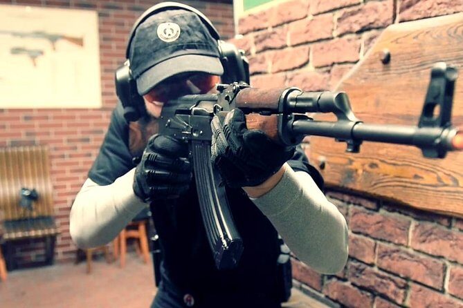 TOUR PACKAGE: The Shooting range professional course /inc. Pick-up/ - A Closer Look at the Warsaw Shooting Range Experience