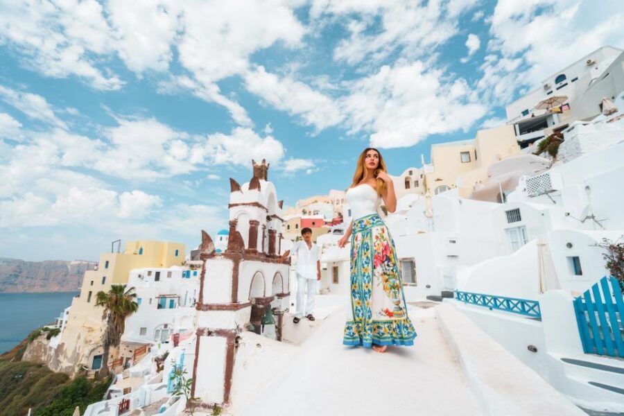 Tour Santorini with a Professional Photographer - Detailed Breakdown of the Itinerary
