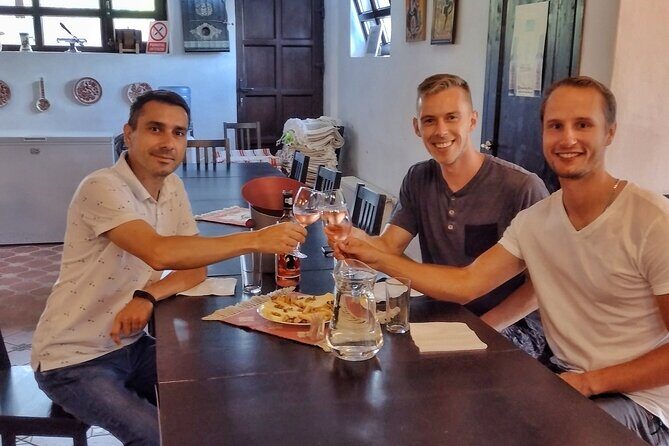 Traditional lunch and Old Town Private Tour with a local guide - Who Should Consider This Tour?