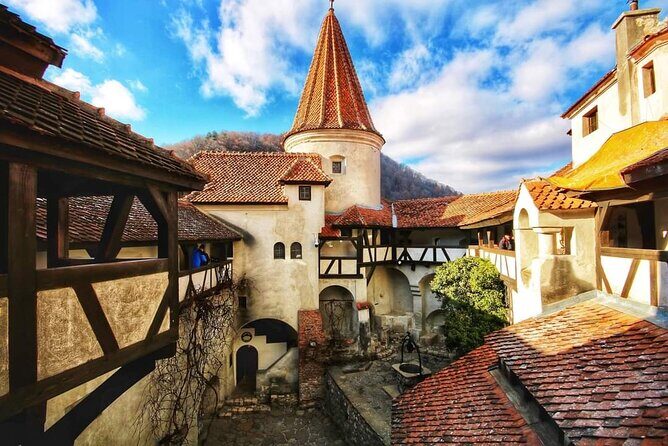 Transfer Bucharest -Brasov with Targoviste and Bran Castle visits - Who Will Love This Tour?