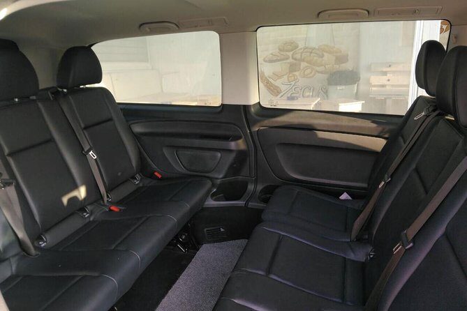 Transfer to Akrotiri - The Journey from Airport to Hotel