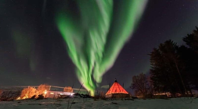 Tromsø: Aurora Safari Chase by big bus with Camp meal - An In-Depth Look at the Aurora Safari Chase Experience