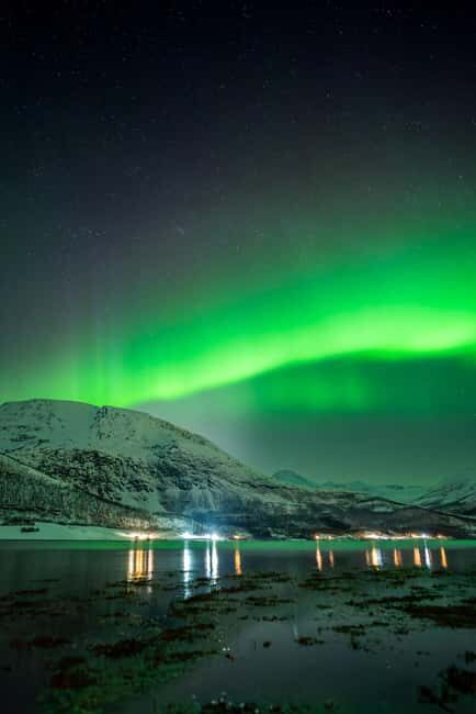 Tromsø: Northern lights in a minibus, including photos and a warm meal! - In-Depth: What to Expect on the Tromsø Northern Lights Tour