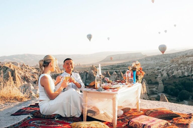 Turkish breakfast under balloons - Authenticity and Authentic Experiences