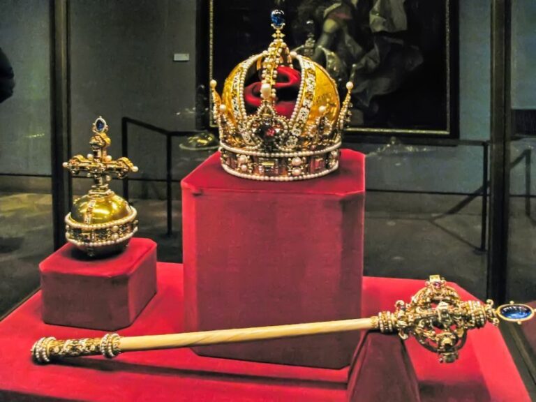 Ultimate Tower of London, Beefeater Welcome & Crown Jewels - The Value of the Tour