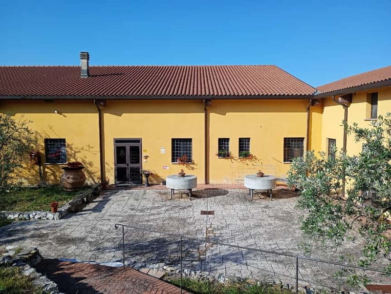 Umbria: guided tour to traditional oil mill + tasting - FAQs