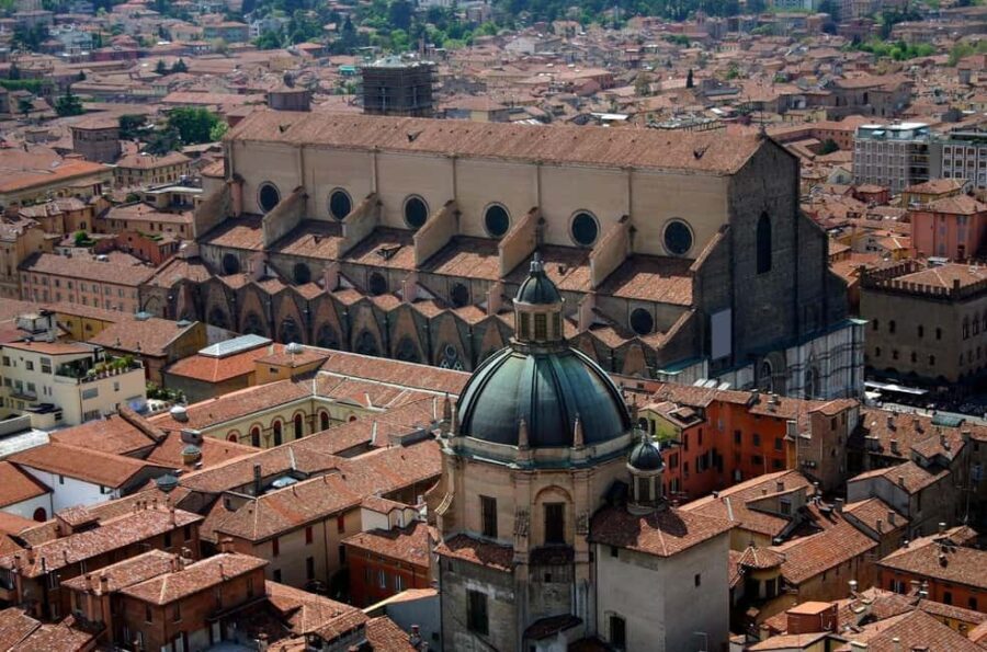 Unusual guided visit of San Petronio and the King's Astronomer - FAQs