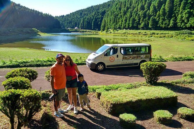 Van  Laketour  Sete Cidades / Lagoa do Fogo  Full Day w/lunch (Shared) - An In-Depth Look at the Experience