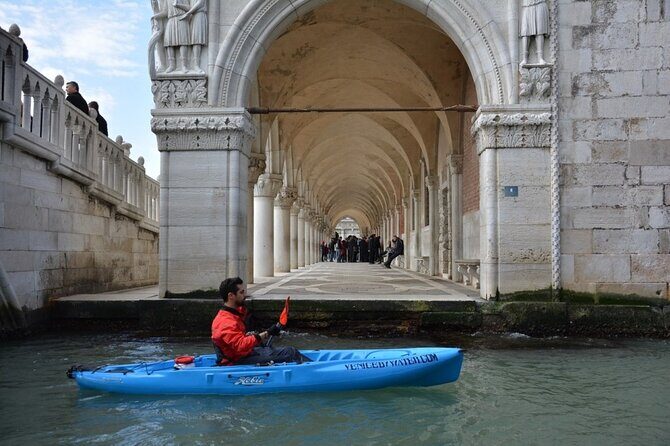 Venice: 60' Quick Kayak Tour with guide - An In-Depth Look at the Venice Kayak Tour