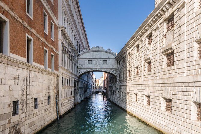 Venice: Casanova Charm Carnival Treasure Hunt - Detailed Breakdown of the Itinerary