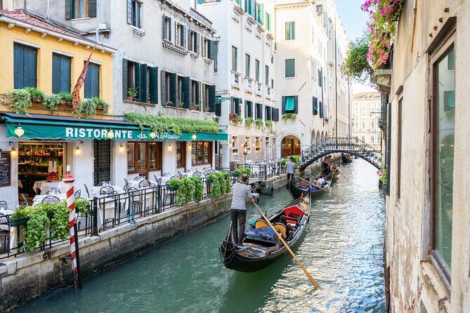 Venice: Classic 30-Minute Gondola Ride Through the Canals - Additional Practical Details