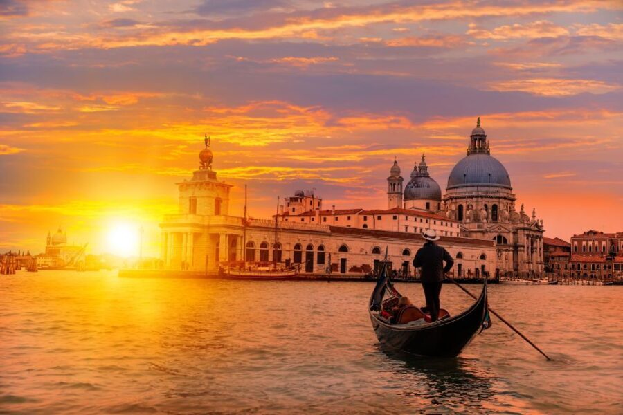 Venice: Gondola Tour under the Bridge of Sighs & Audio Guide - Starting Point and Accessibility