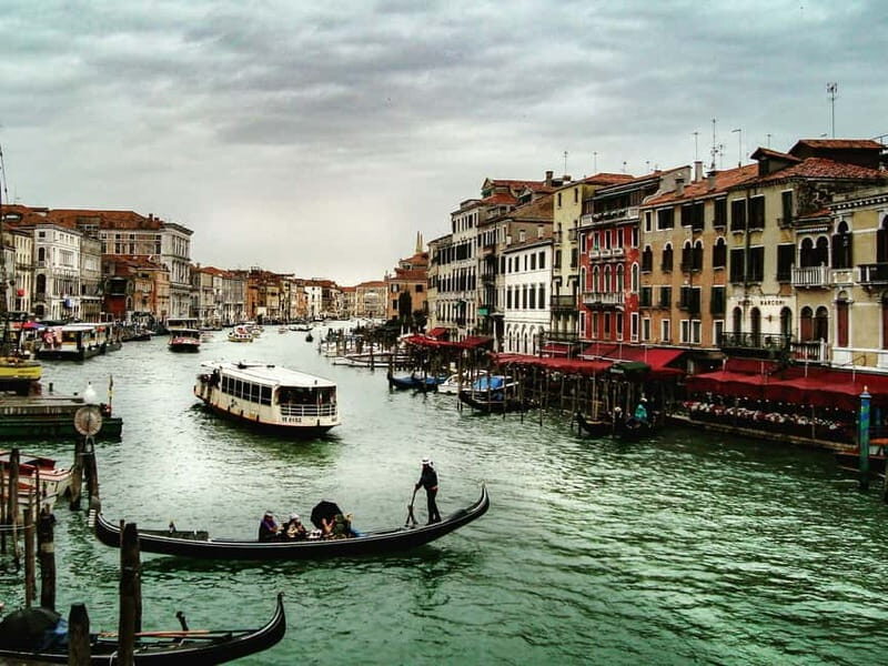 Venice: Gondola tour with live introductory commentary and audio guide - Why You Might Love This Tour