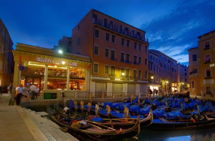 Venice: Hard Rock Cafe with Set Menu for Lunch or Dinner - Who Is This Experience For?
