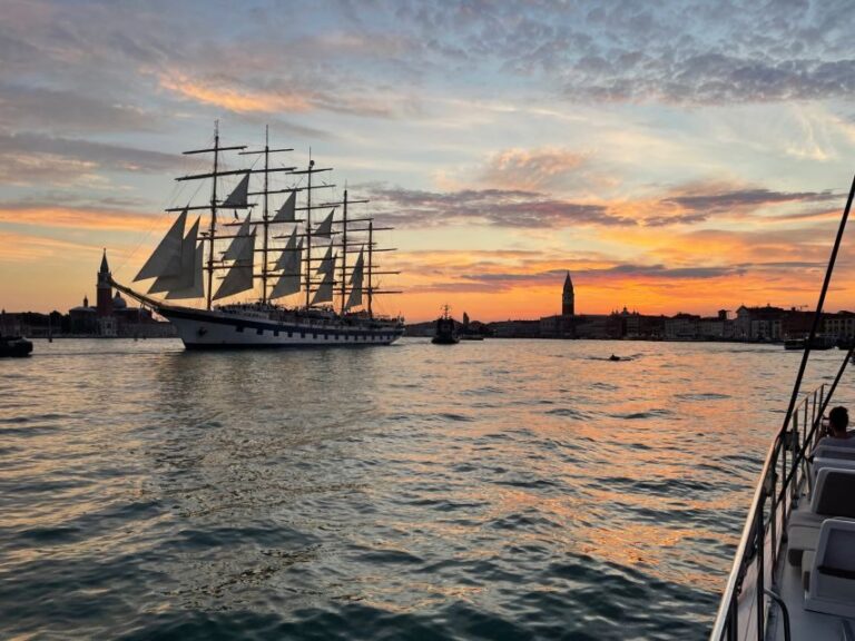 Venice: Night Catamaran Cruise of the Lagoon - An In-Depth Look at the Venice Night Catamaran Cruise
