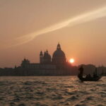 Venice: Night Guided Walking Tour of the City's Highlights - Detailed Breakdown of the Itinerary