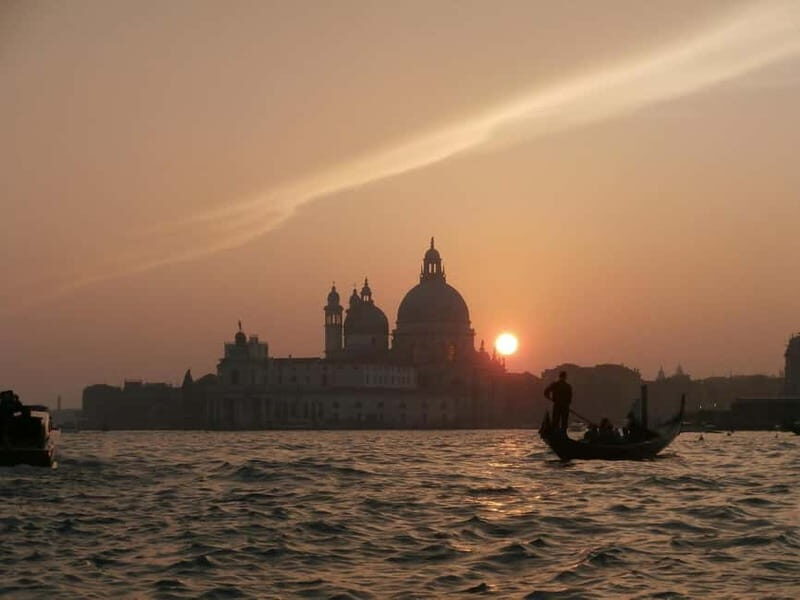 Venice: Night Guided Walking Tour of the City's Highlights - Detailed Breakdown of the Itinerary