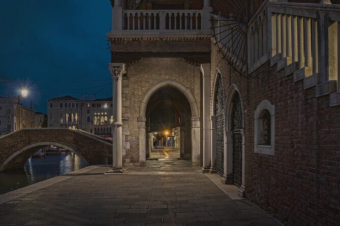 Venice: Private After Dark Tour and Gondola Ride - A Closer Look at the Venice: Private After Dark Tour and Gondola Ride