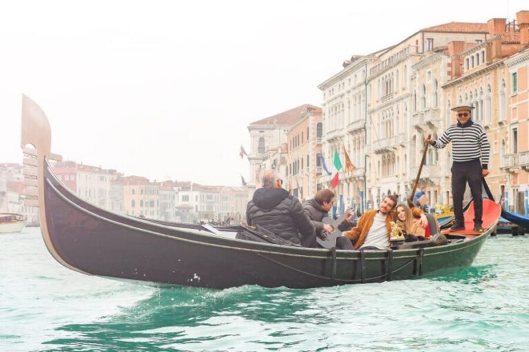 Venice: Shared Gondola Ride and Serenade - The Itinerary in Detail