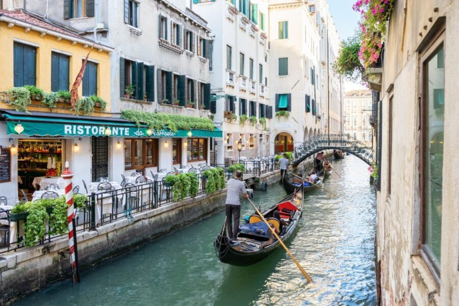 Venice: Shared Gondola Ride through the Lagoon City - Who Is This Ride For?