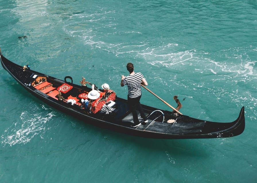 Venice: Shared Gondola Through breathtaking Bridge of Sighs - Who Will Love This Tour?