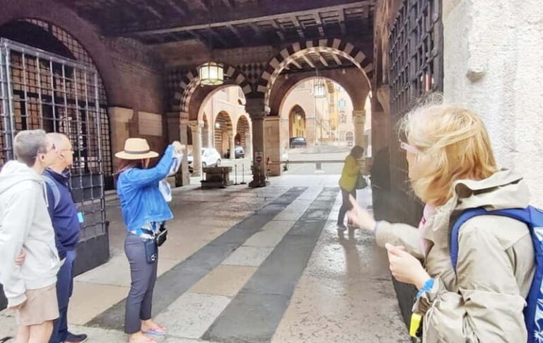 Verona: Walking Sightseeing City Tour with Local Guide - Who Should Consider This Tour?