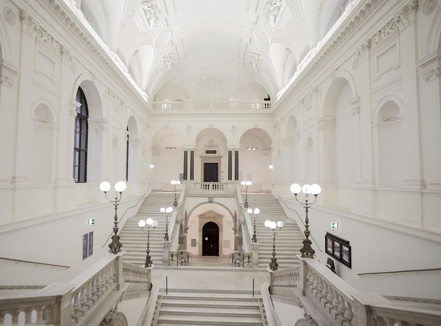 VIENNA AT NIGHT: Photo Tour of the Most Beautiful Buildings