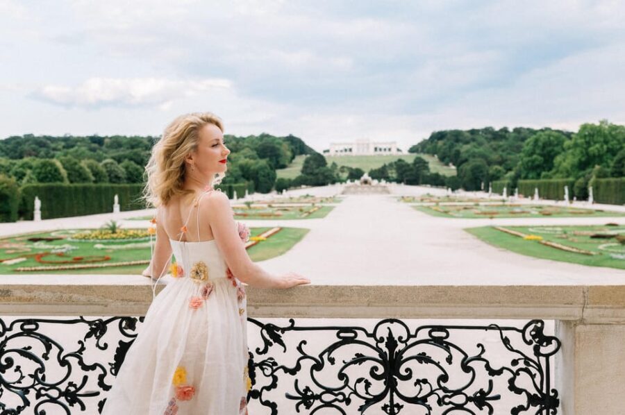 Vienna: Private Schönbrunn Gardens Photoshoot - An In-Depth Look at the Schönbrunn Photoshoot Experience