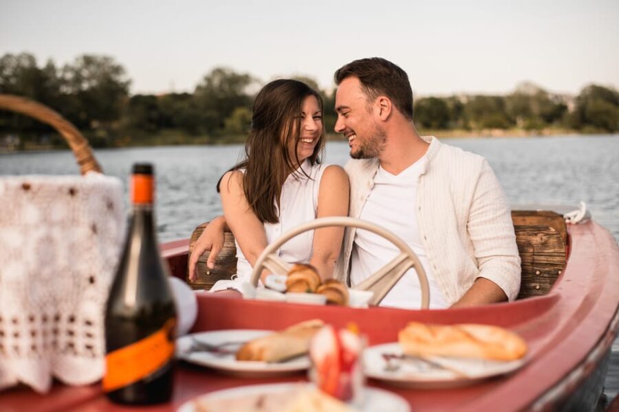 Vienna: Retro Boat Tour on the Danube River with Picnic - Authentic Feedback from Past Travelers